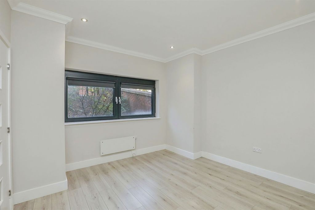 Property photo 3 of 8 Image