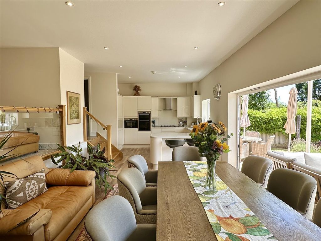 Property photo 2 of 34