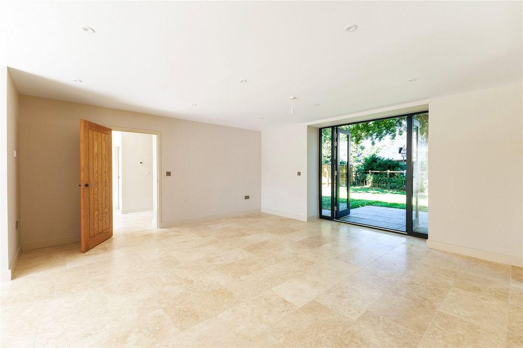 Property photo 3 of 8 Dining Area