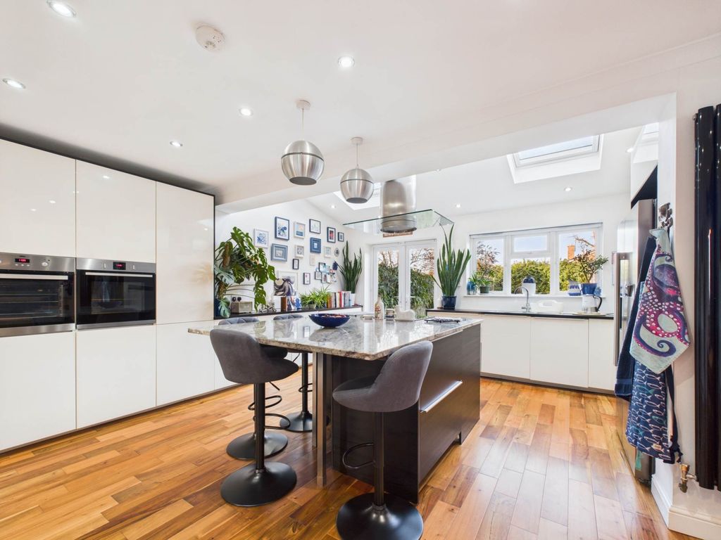 Property photo 2 of 20