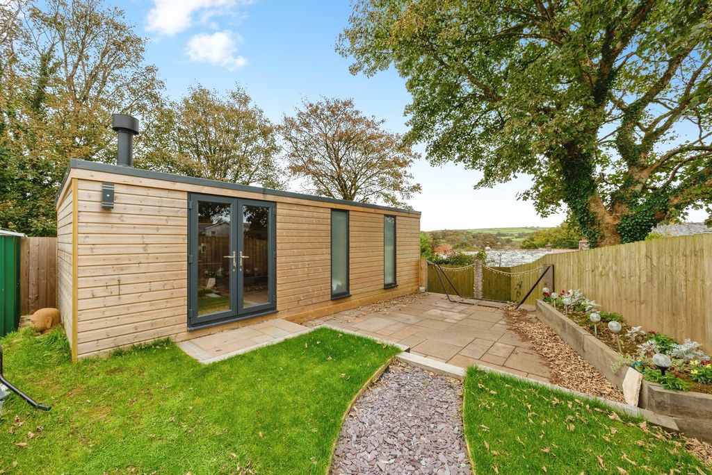 Property photo 2 of 16 Photo