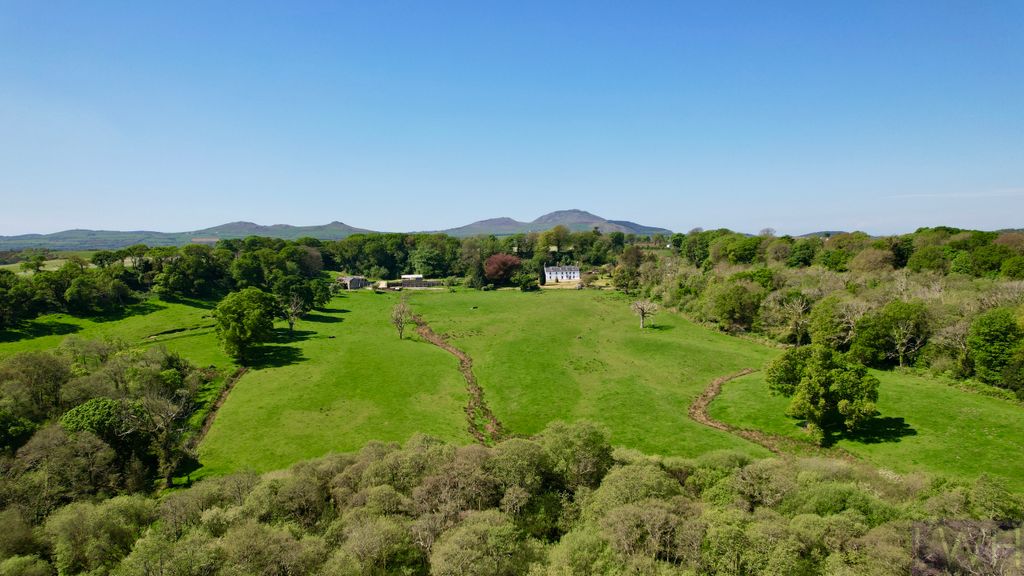 Property photo 3 of 22 Parkland