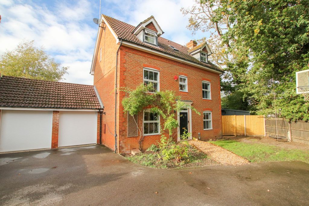 Property photo 1 of 28