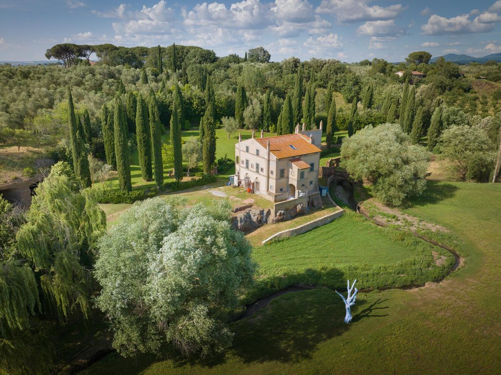 Property photo 1 of 77