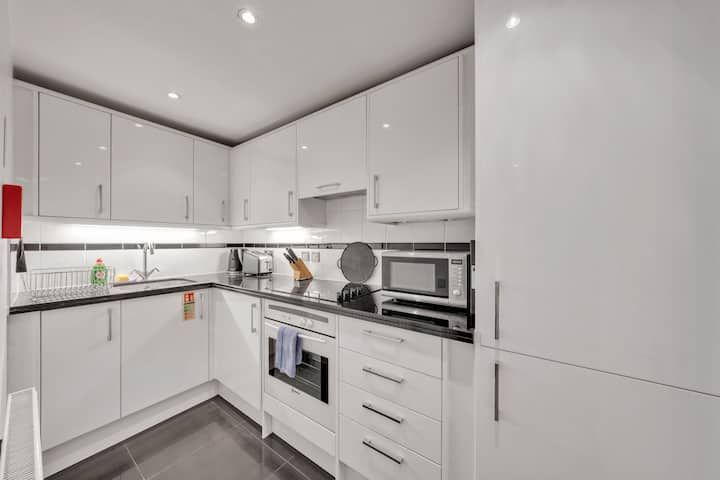 Property photo 3 of 8 Kitchen