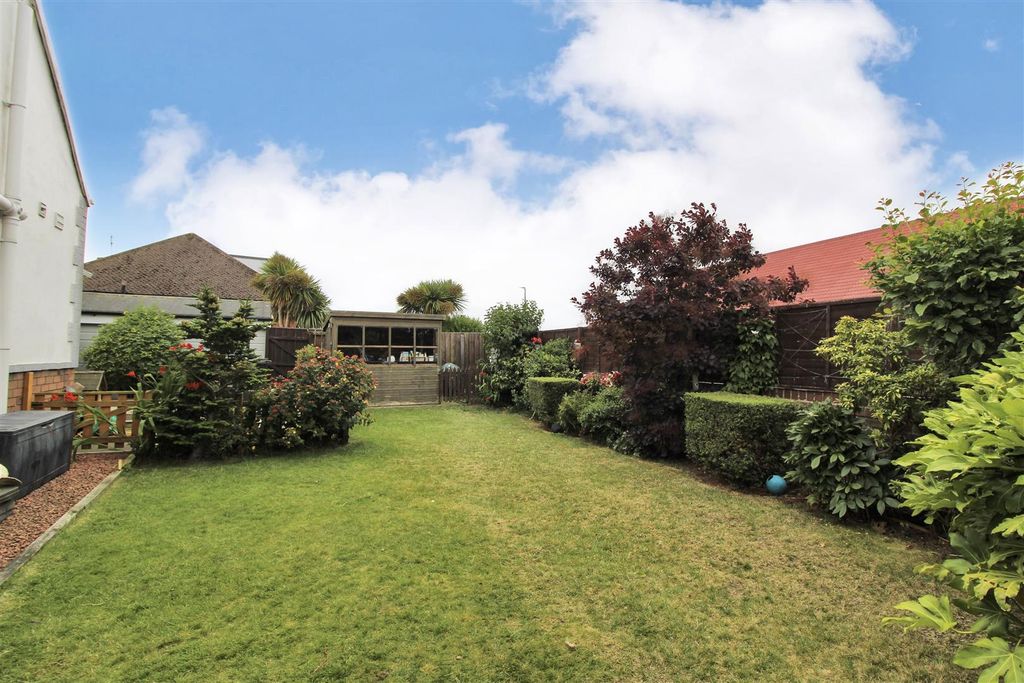 Property photo 2 of 33 5656F711-Afad-4C51-A661-94D247C4C4Bd.Jpg