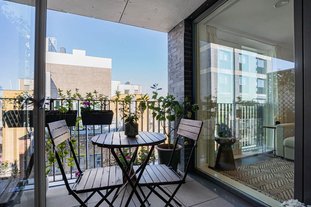 Property photo 3 of 17 Balcony