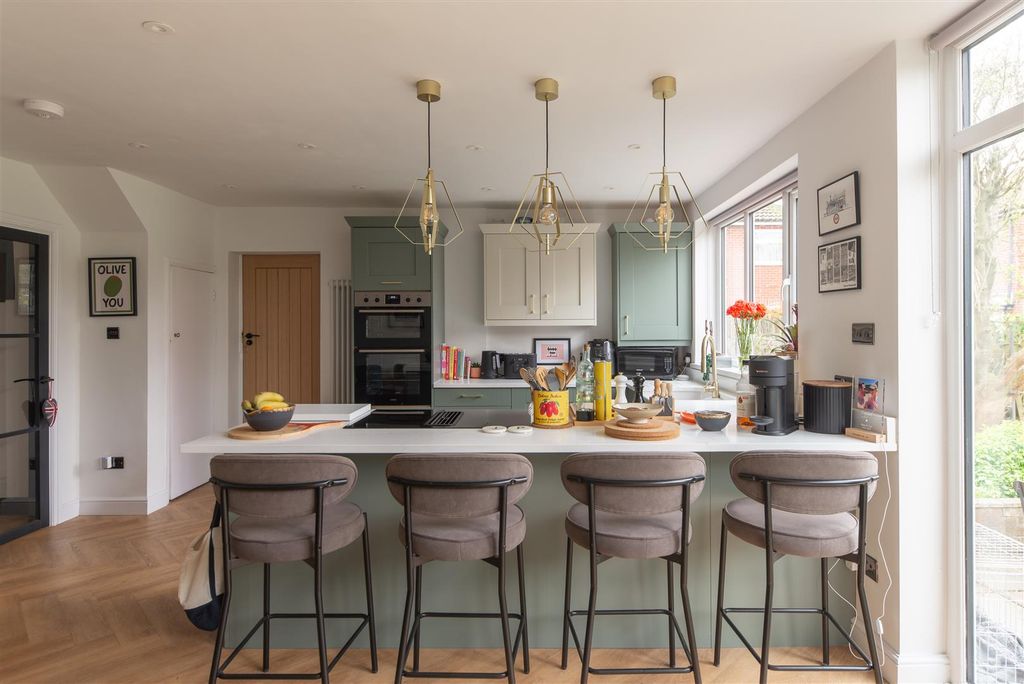 Property photo 2 of 32 Edit-4806.Jpg