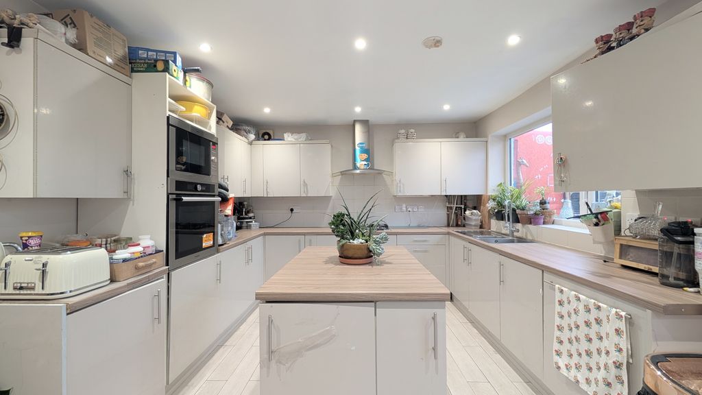 Property photo 3 of 7 Image