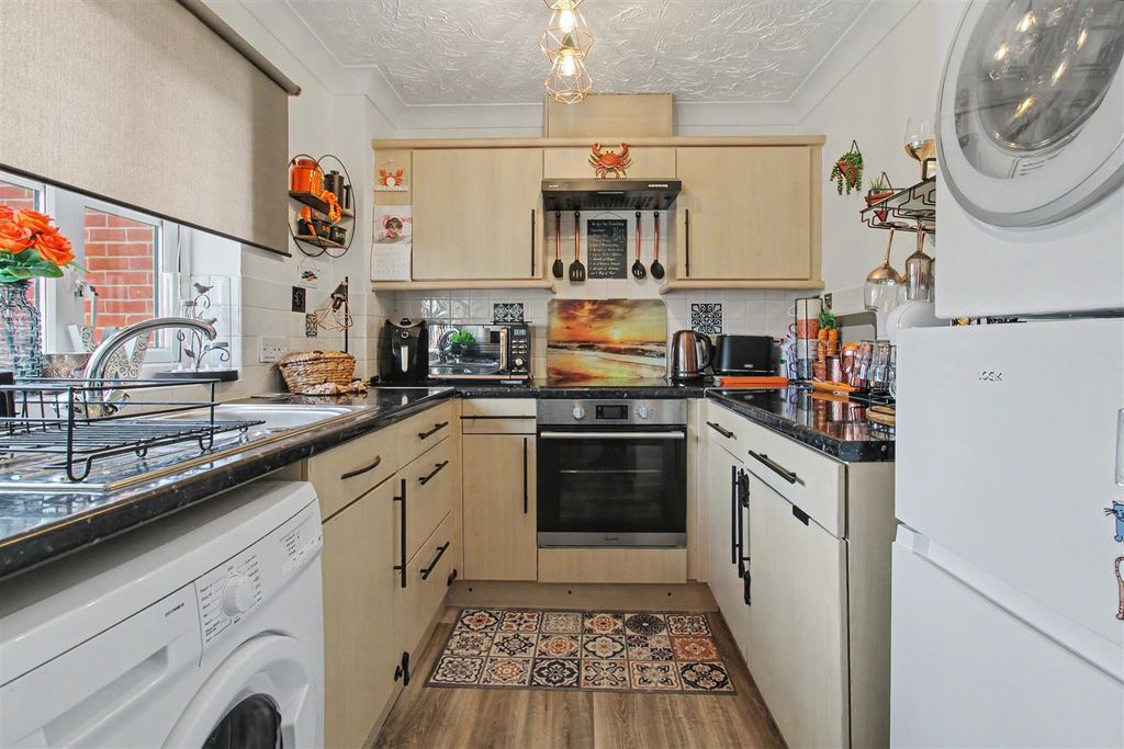 Property photo 3 of 16 Kitchen