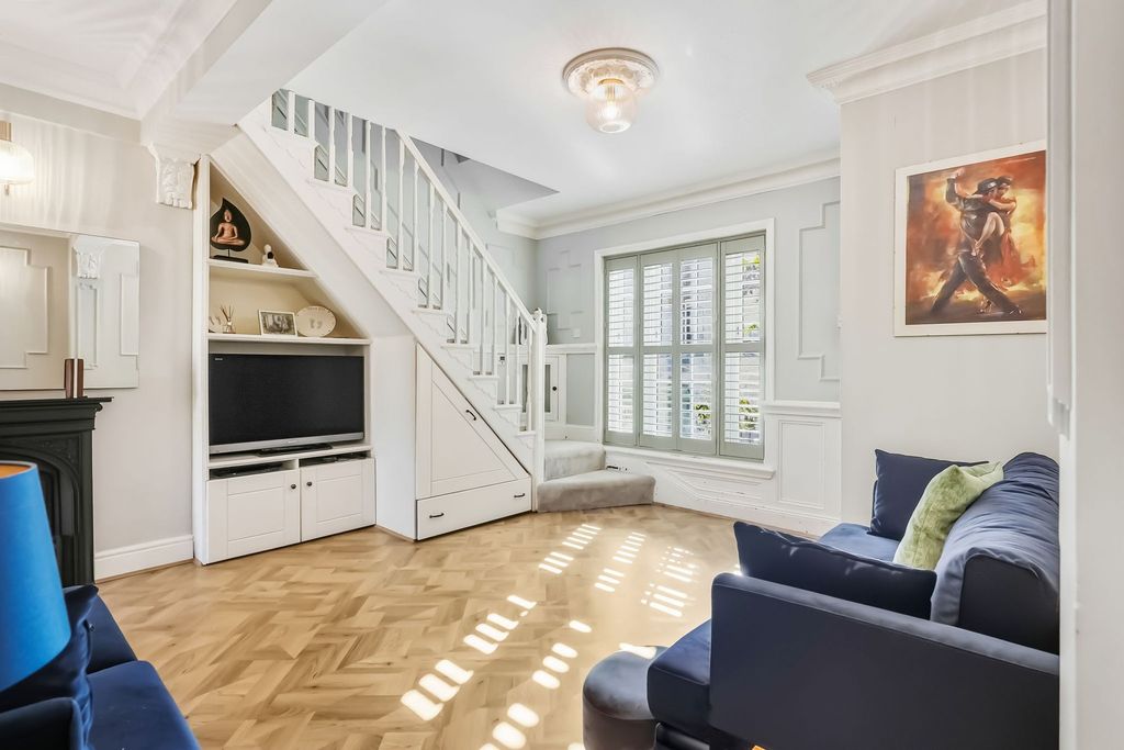 Property photo 2 of 18