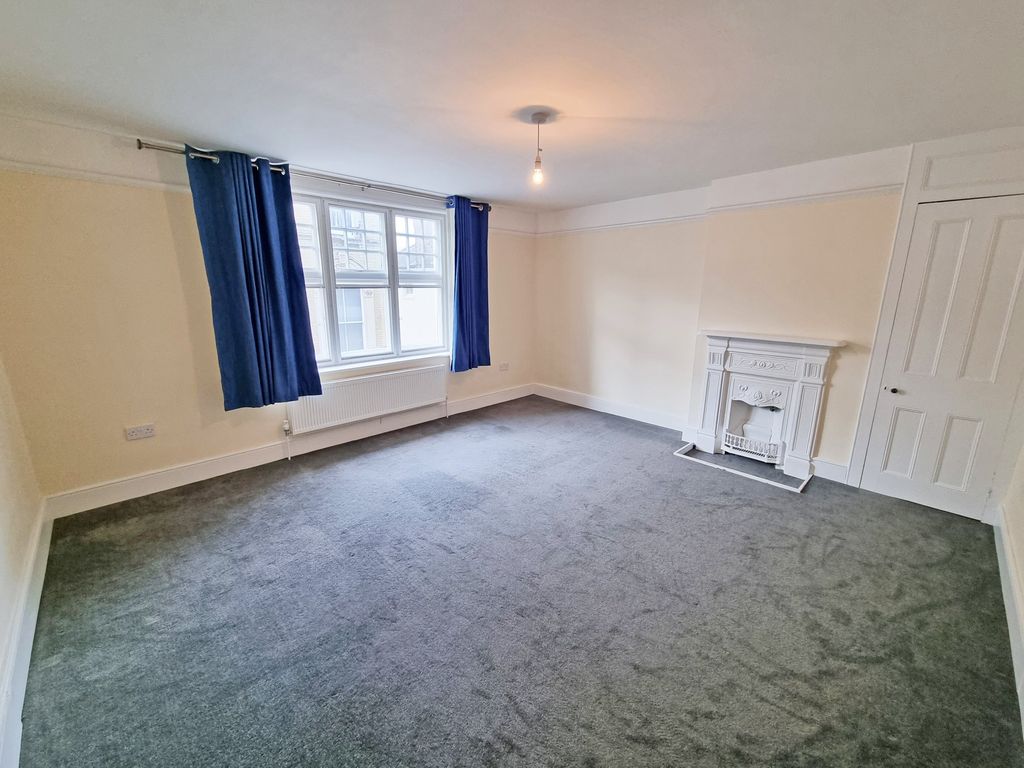 Property photo 3 of 5 Living Room