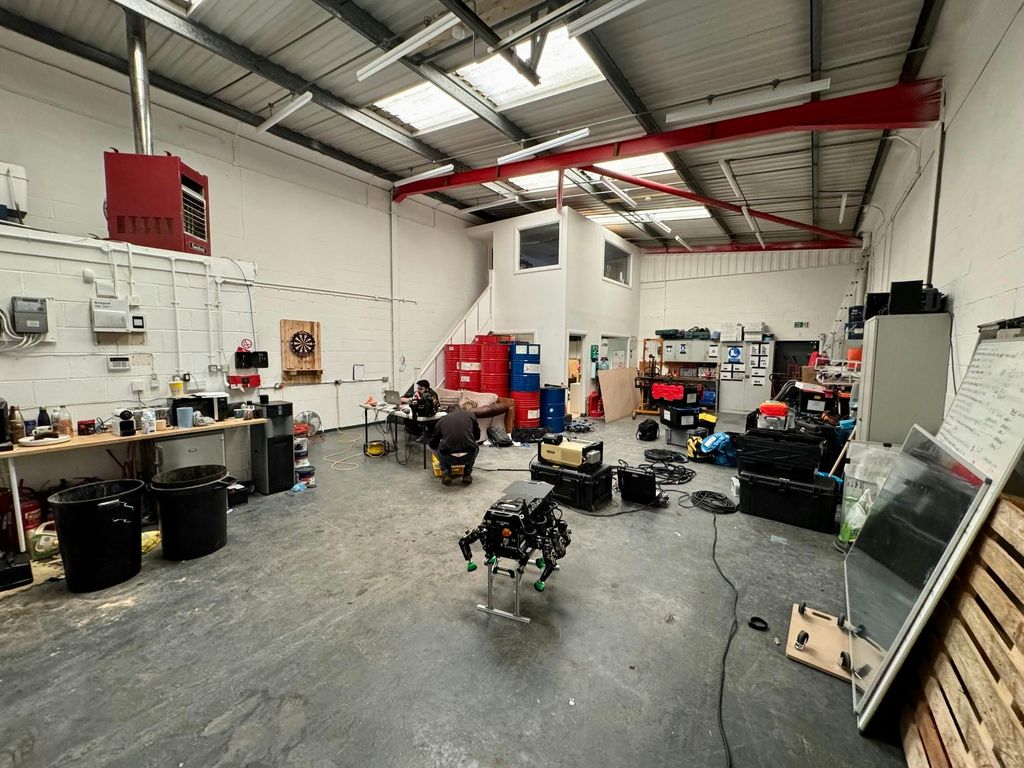 Property photo 2 of 16 22 Hawthorn Centre 16.Jpg