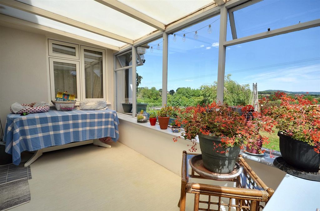 Property photo 3 of 10 Conservatory
