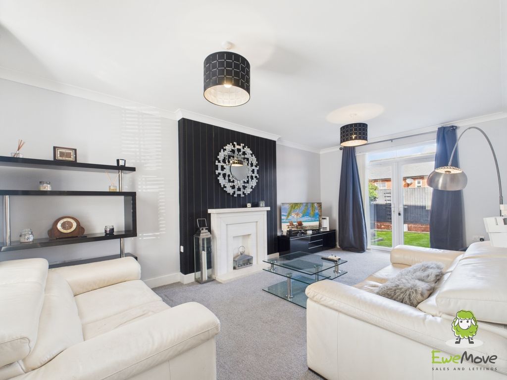 Property photo 2 of 32 Ewemove Estate Agents Basingstoke - Rockbourne Roa