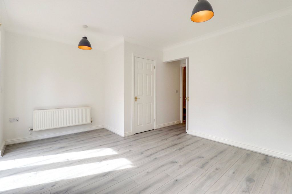 Property photo 2 of 15 Picture No. 23