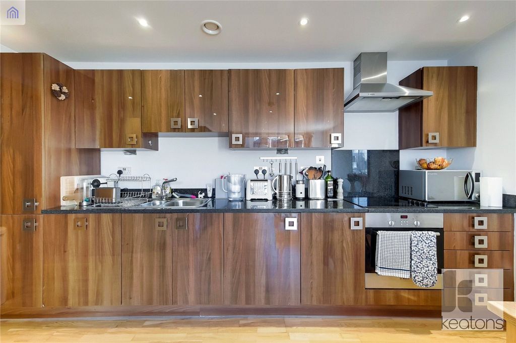 Property photo 3 of 6 Kitchen