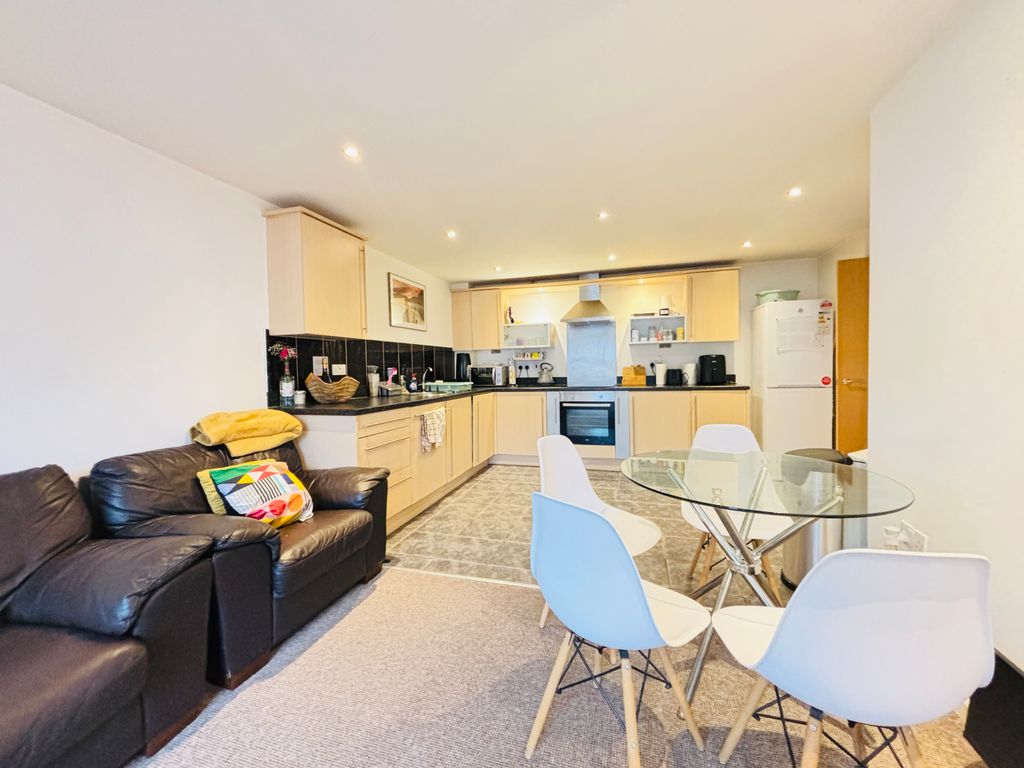 Property photo 3 of 8 Gallery