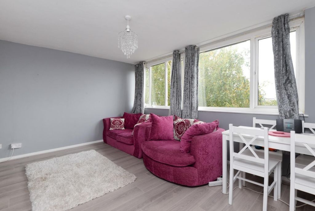 Property photo 2 of 8 413555