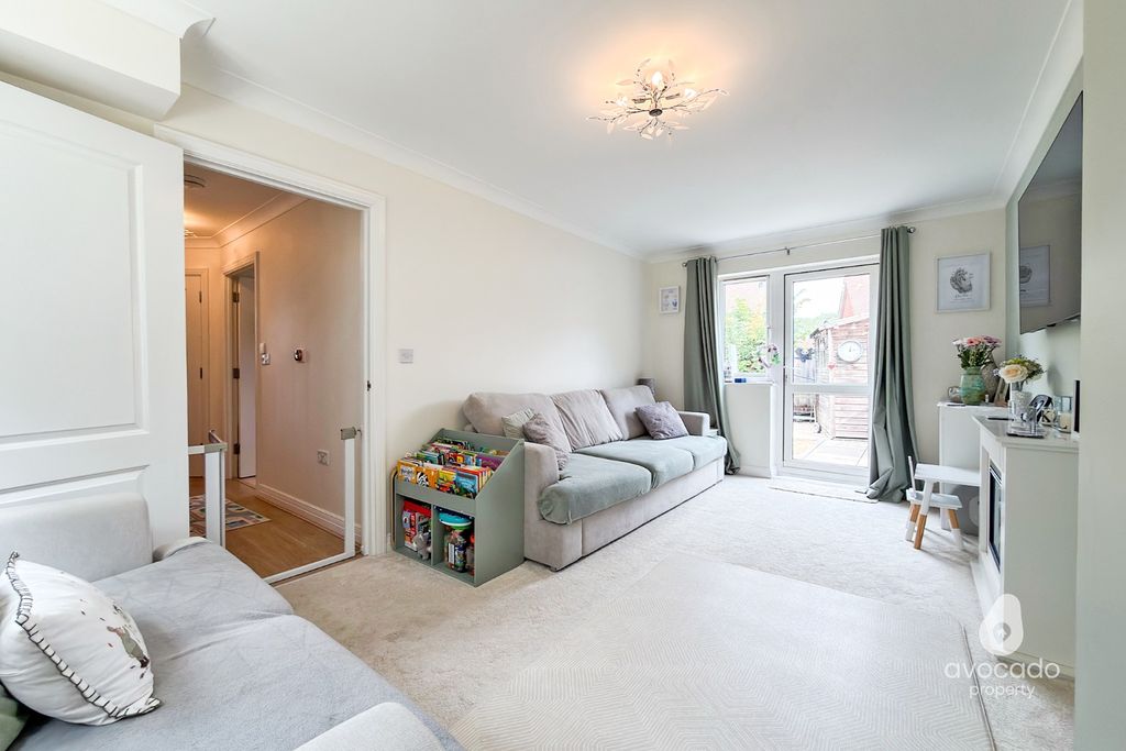 Property photo 3 of 16 5309656