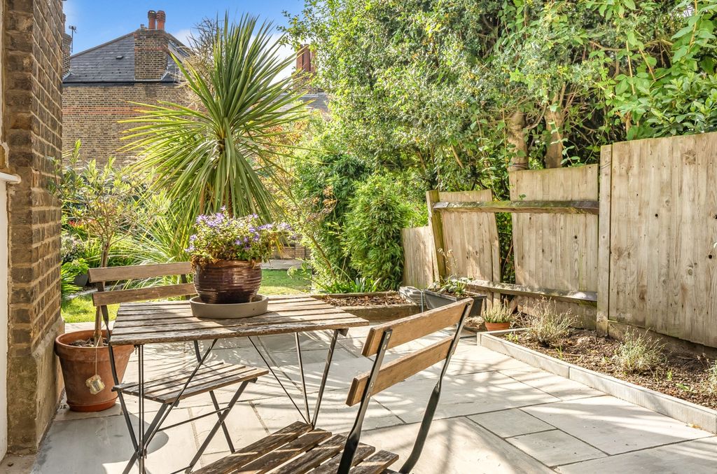 Property photo 2 of 21 Garden