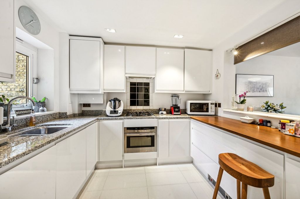 Property photo 2 of 8 Kitchen