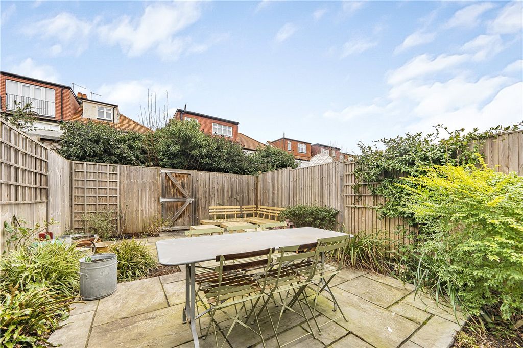 Property photo 3 of 13 Garden