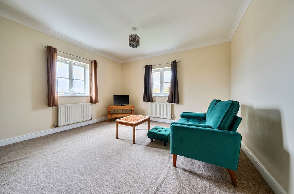 Property photo 3 of 16 1433790-11-69c675...