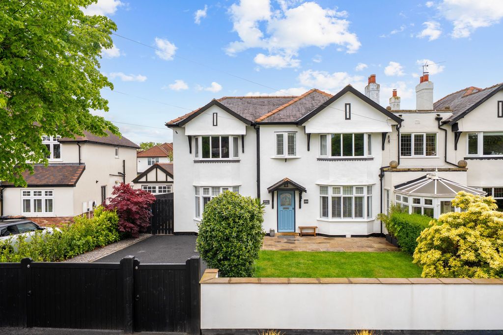Property photo 1 of 32
