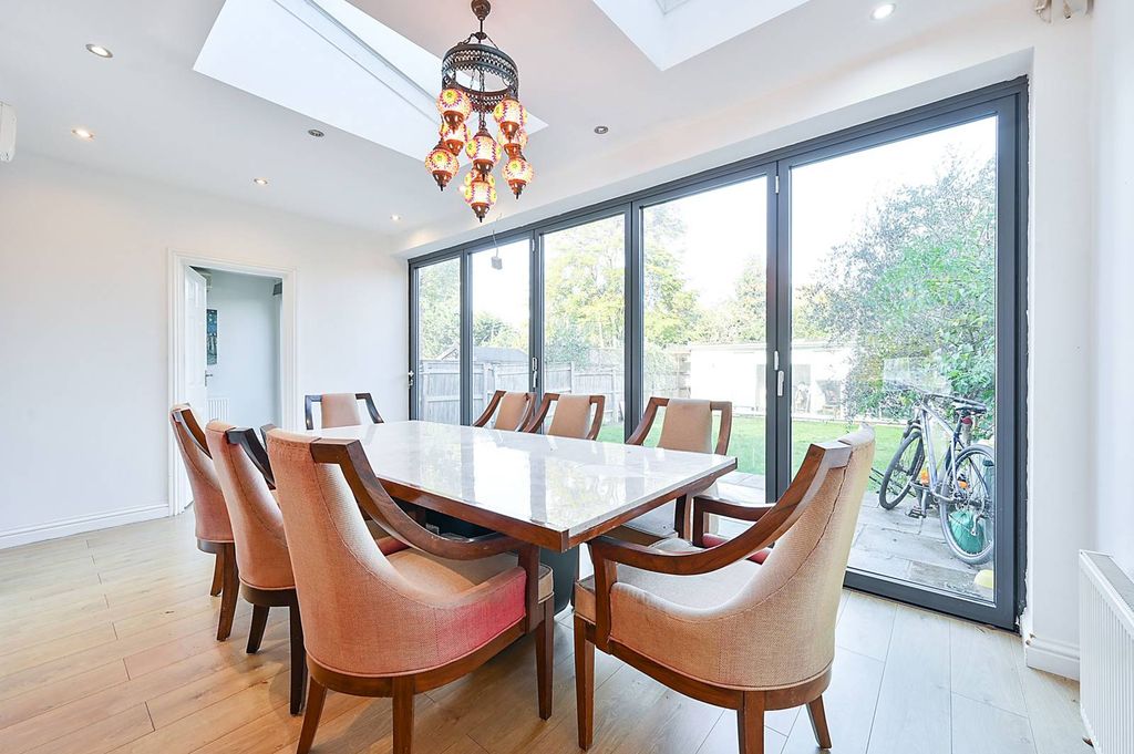 Property photo 3 of 23