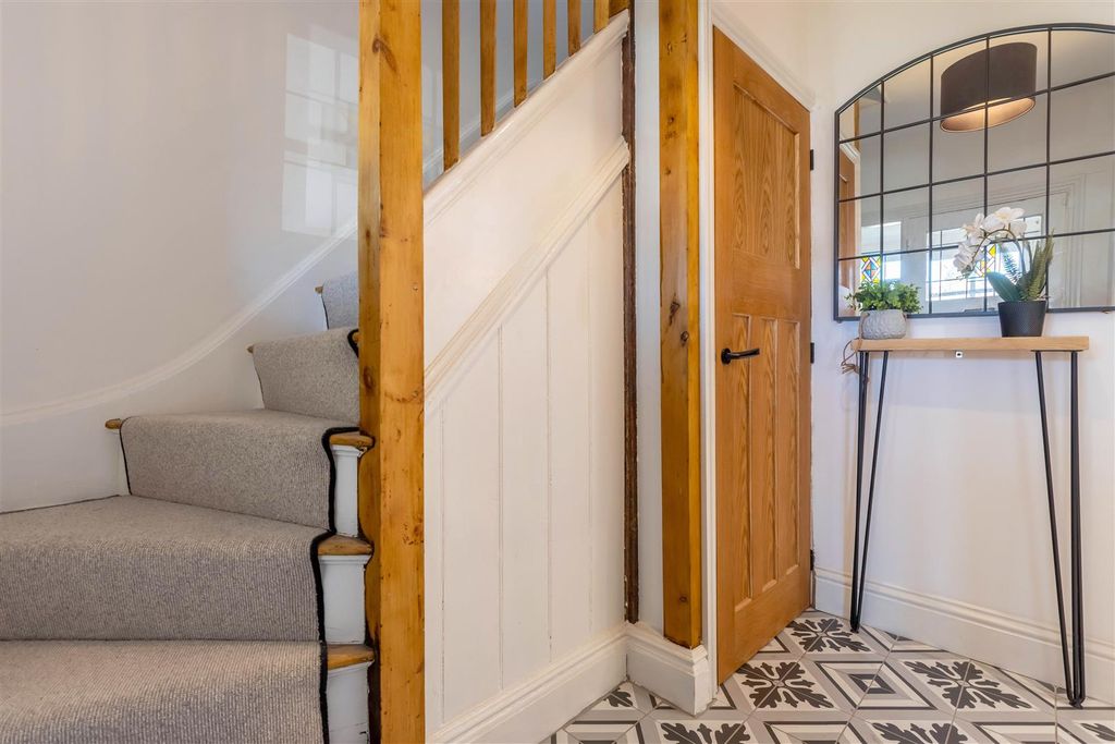 Property photo 3 of 18 44 Raddlebarn Road 1