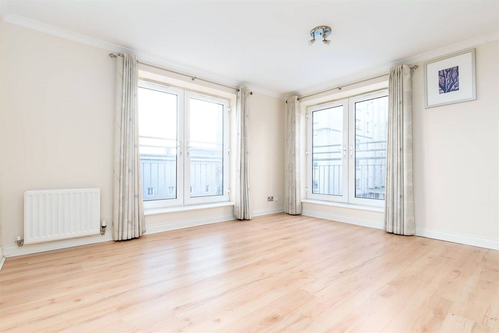 Property photo 2 of 20 Picture No. 30