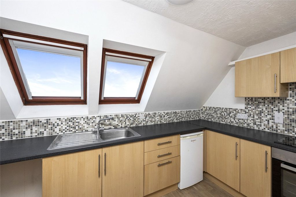 Property photo 2 of 17 Picture No. 15