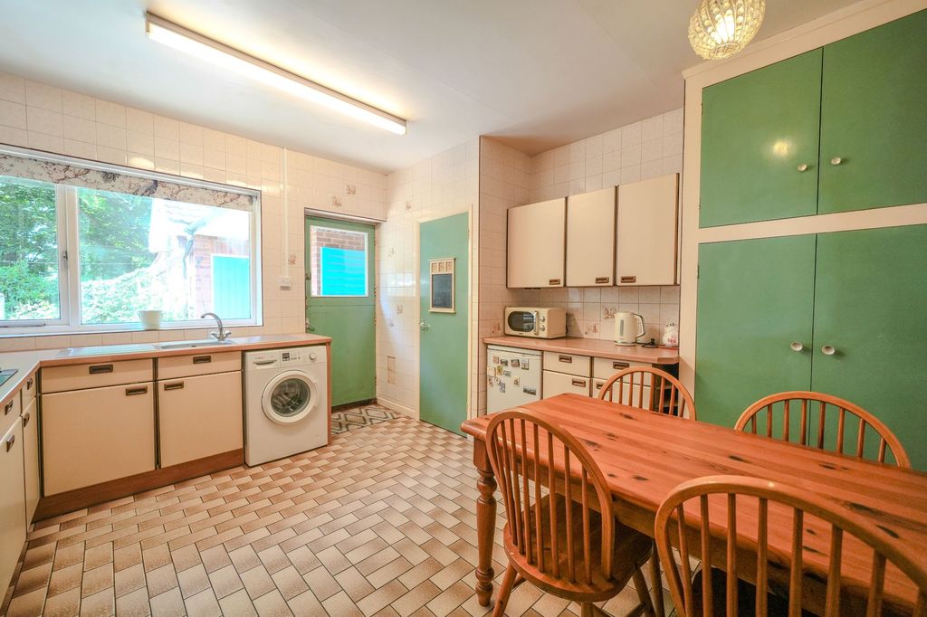 Property photo 2 of 27