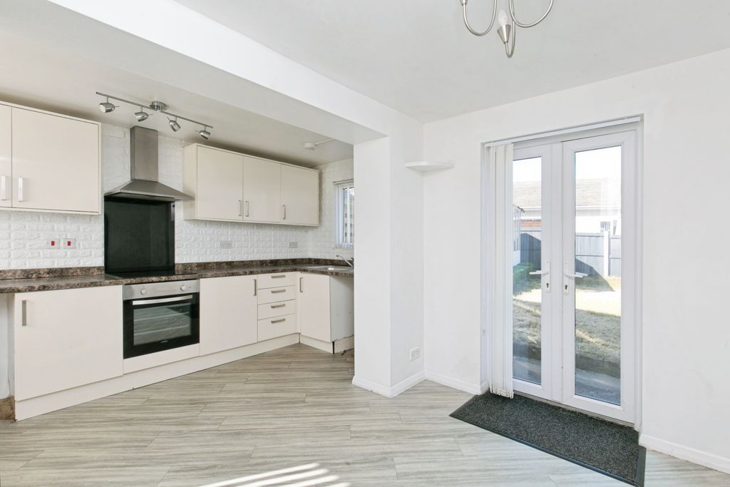 Property photo 3 of 15 Kitchen/Dining Room