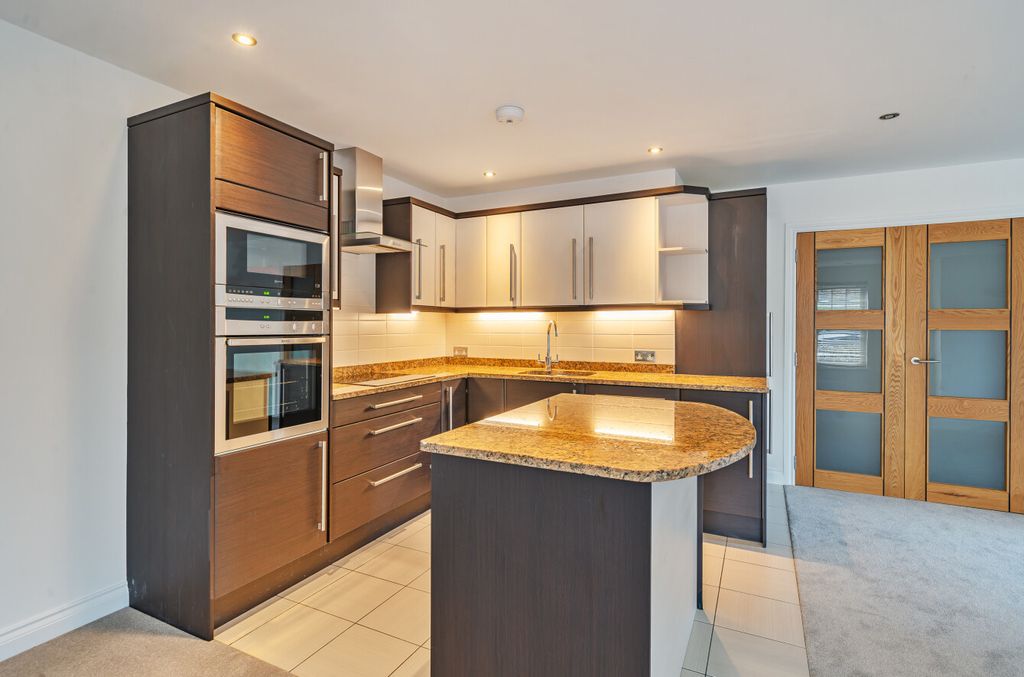 Property photo 2 of 18 Kitchen