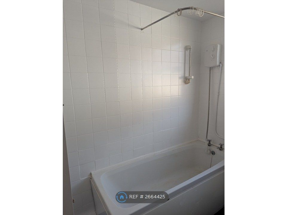 Property photo 3 of 6 Shower