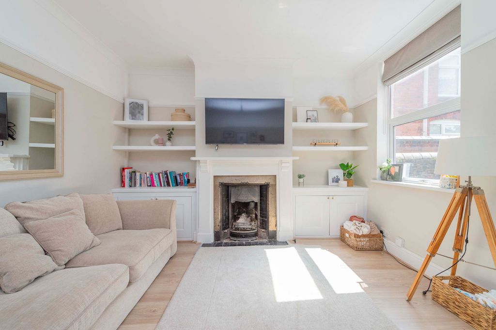 Property photo 3 of 33