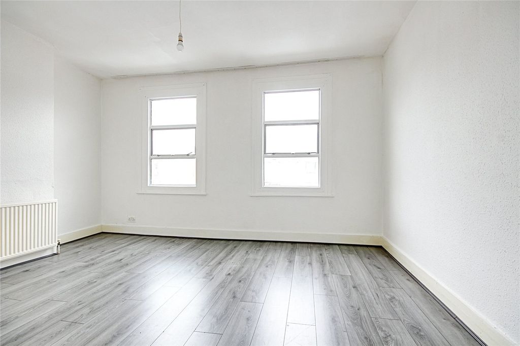 Property photo 3 of 8 Picture No. 01