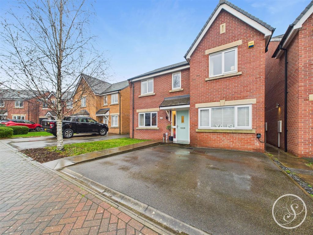 Property photo 1 of 24 Lounge