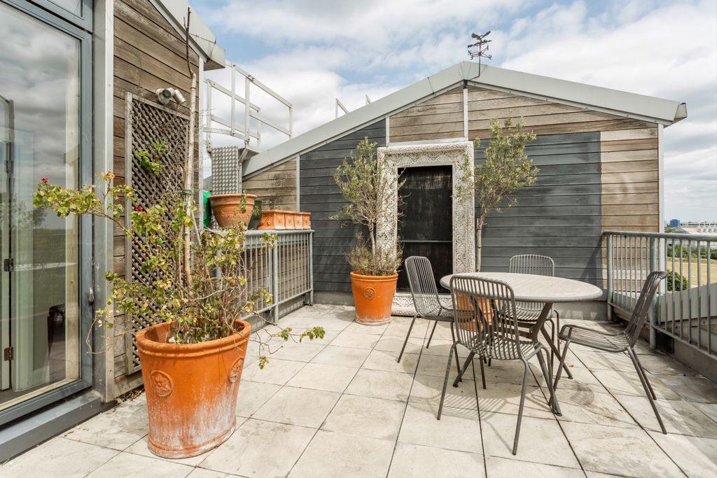 Property photo 2 of 11 Photo 2