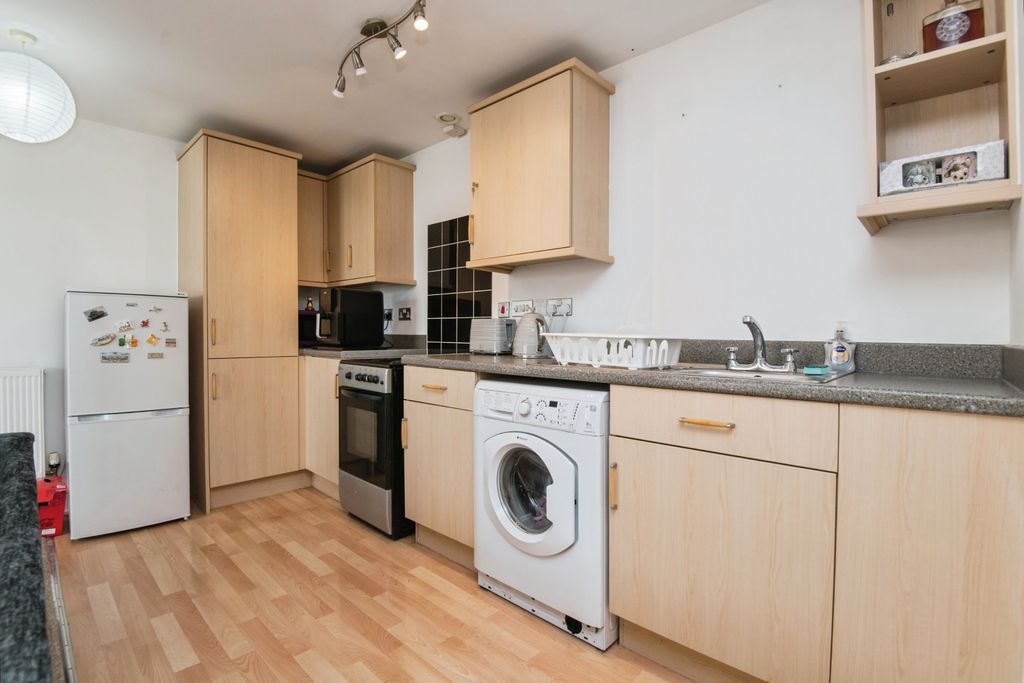 Property photo 3 of 8 Kitchen