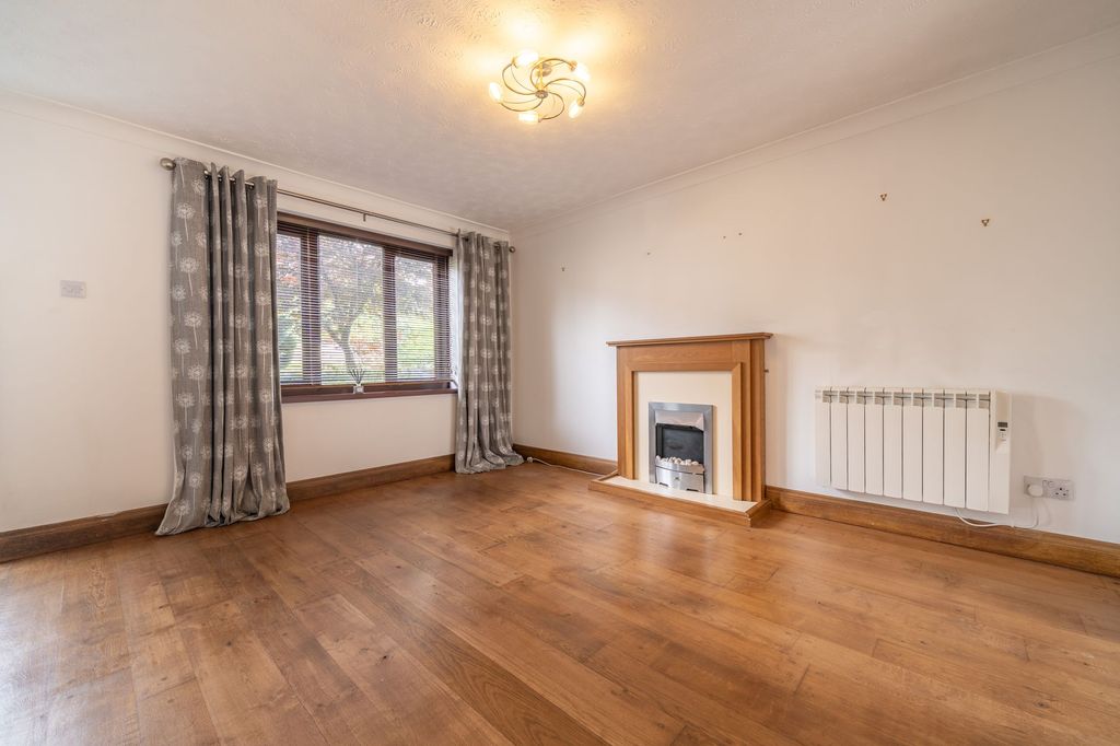 Property photo 3 of 25
