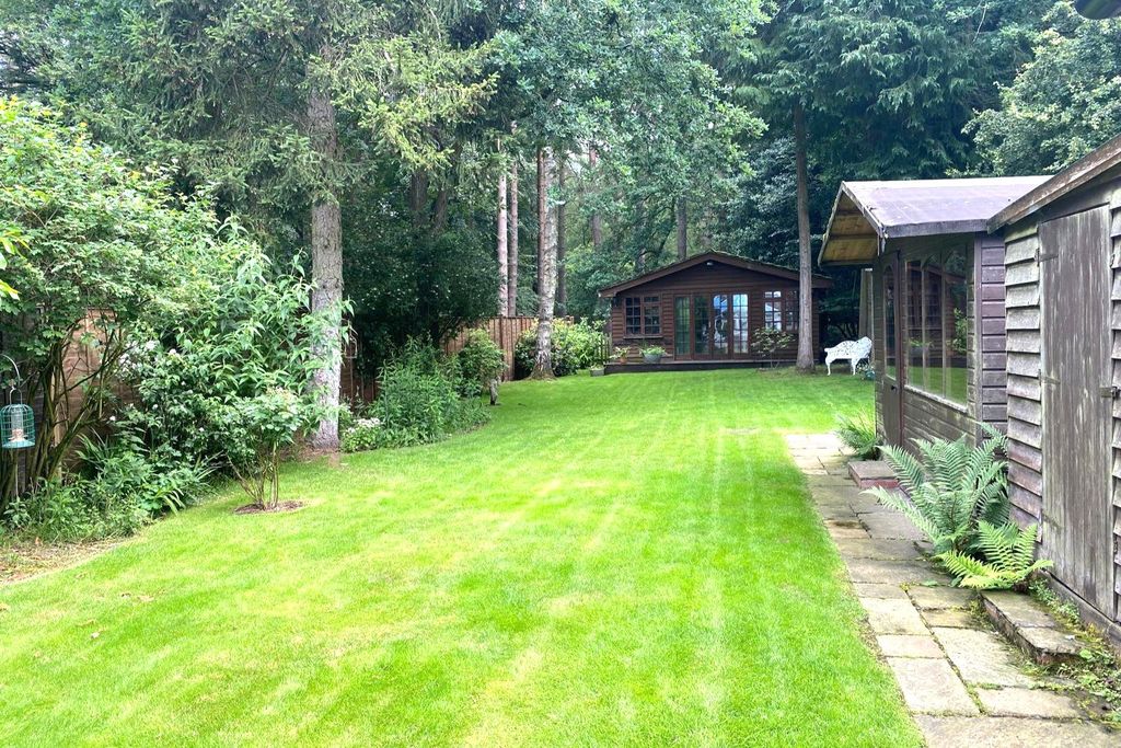 Property photo 2 of 11 Garden