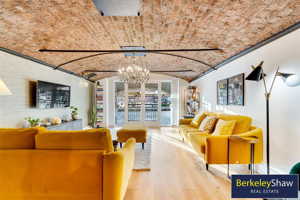 Property photo 2 of 24 Living Room