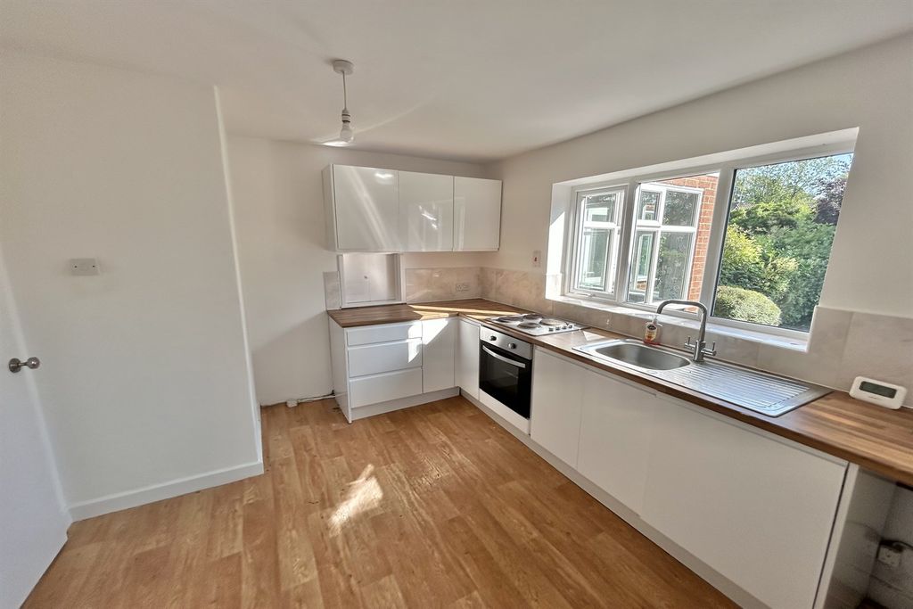 Property photo 3 of 17 Kitchen