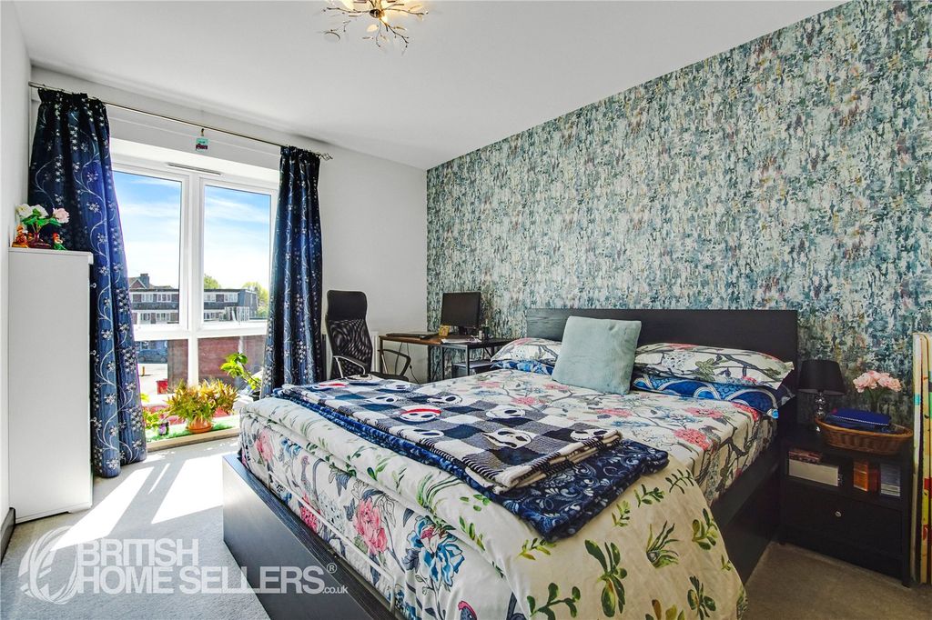 Additional image 7 of 2 bed flat for saleQueens Road, East Grinstead, West Sussex RH19