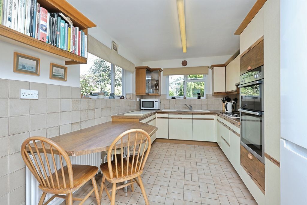 Property photo 3 of 20