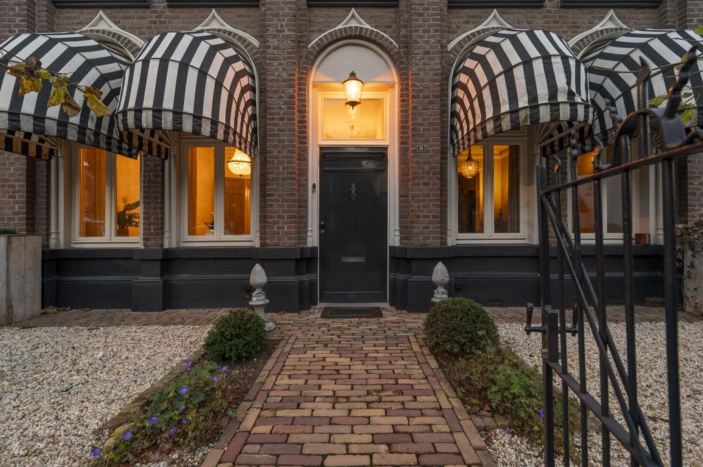 Property photo 3 of 97