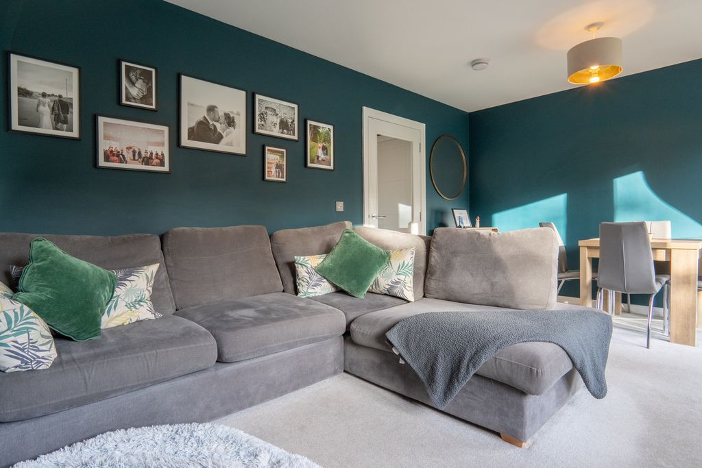 Property photo 2 of 32